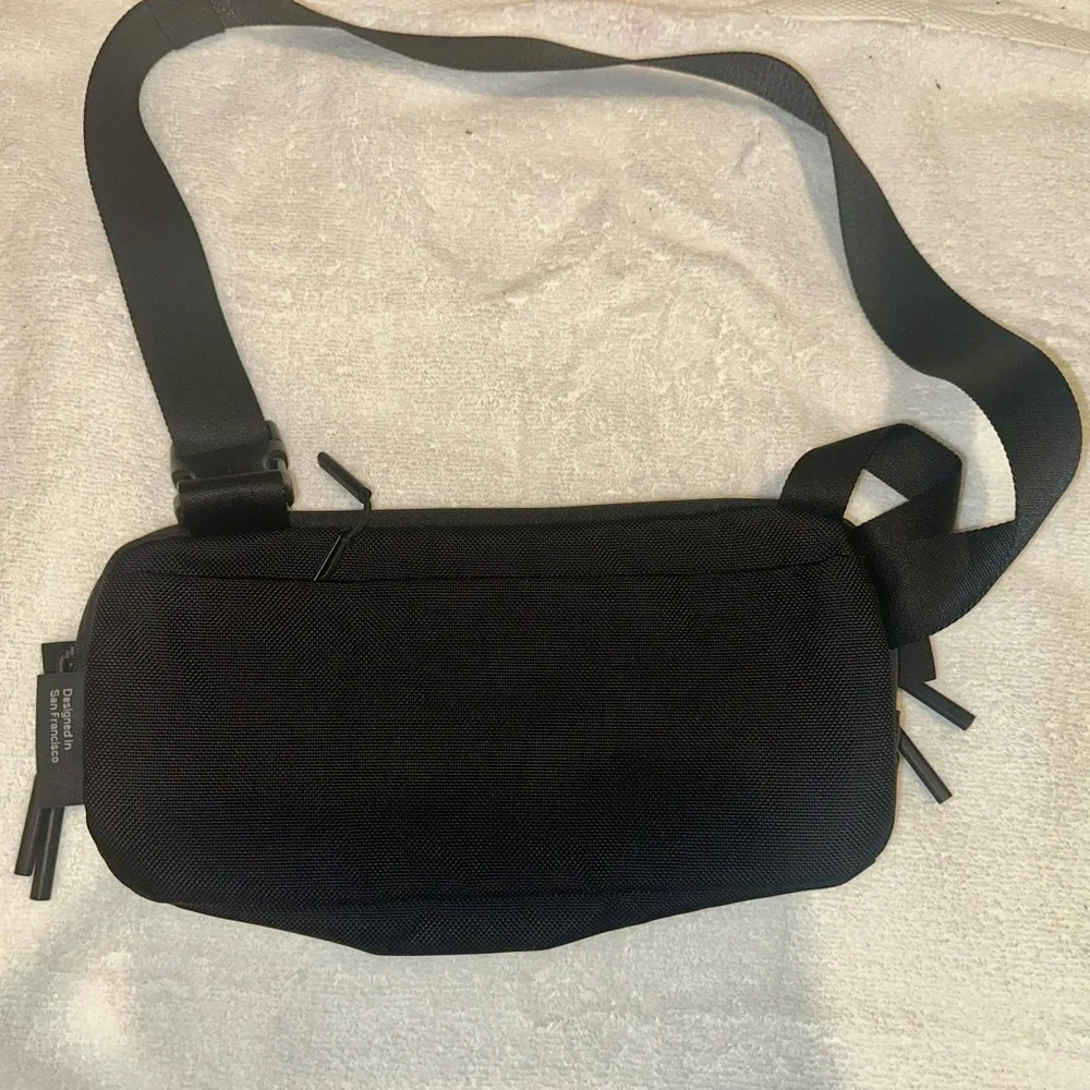 Aer Day Sling 2 Black Crossbody Bag